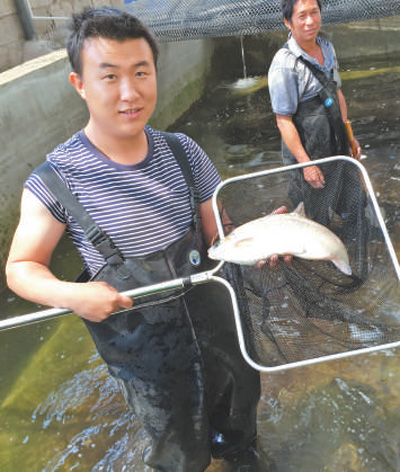 海歸小伙 山里馴魚(yú)